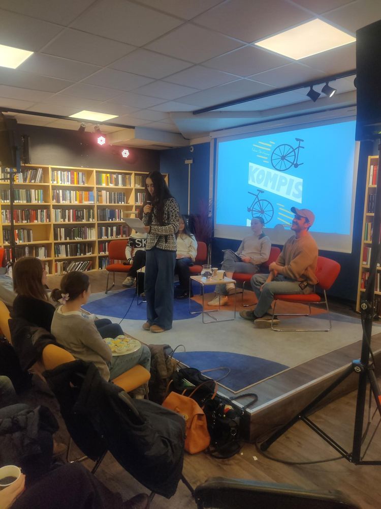 en person som holder en presentasjon