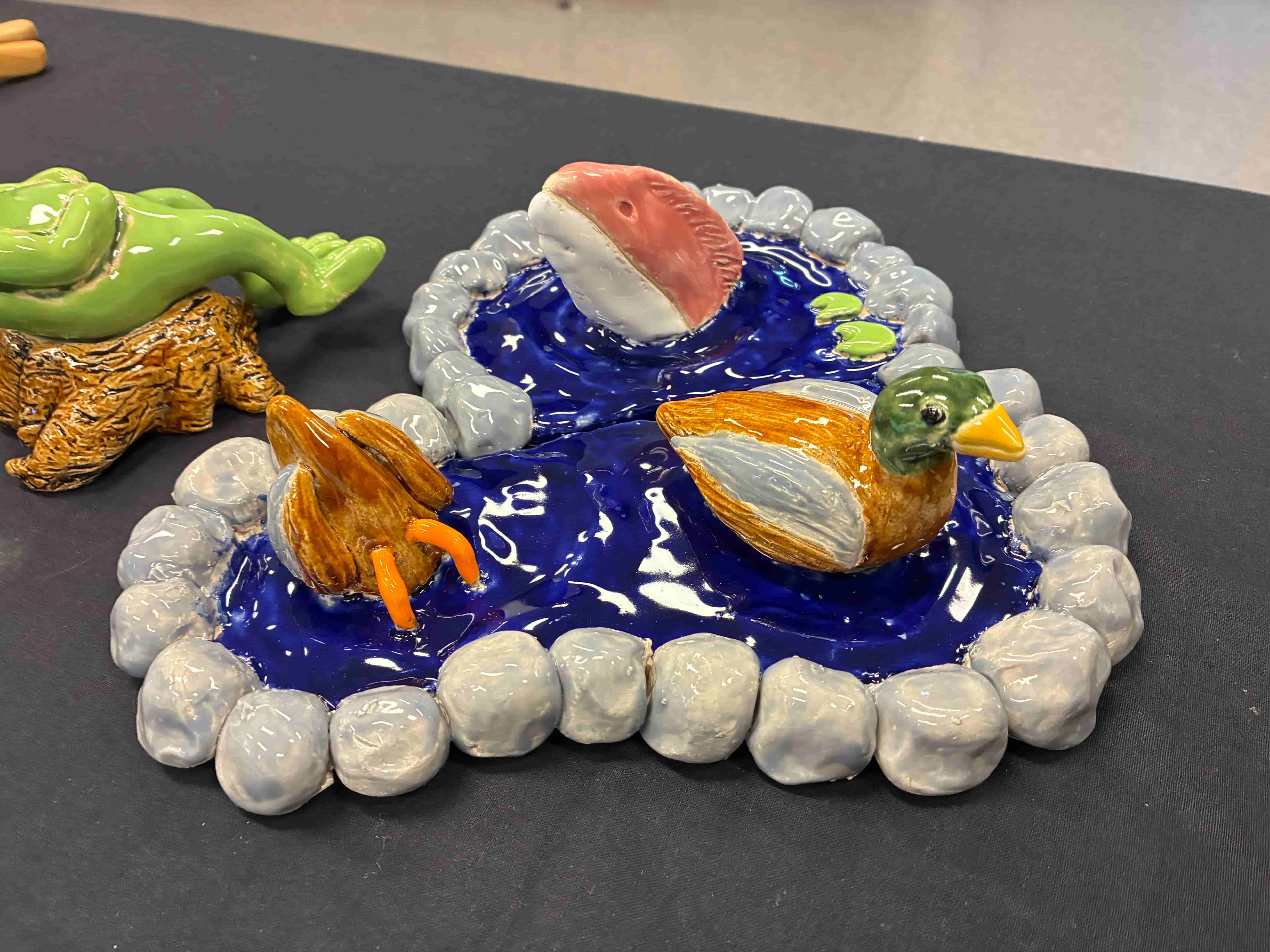 Et fargerikt fugleleketøy